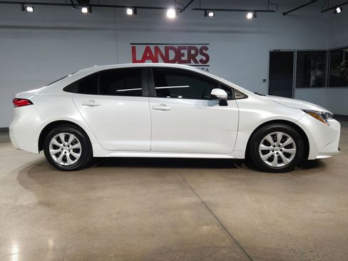 Used 2023 Toyota Corolla LE image 8