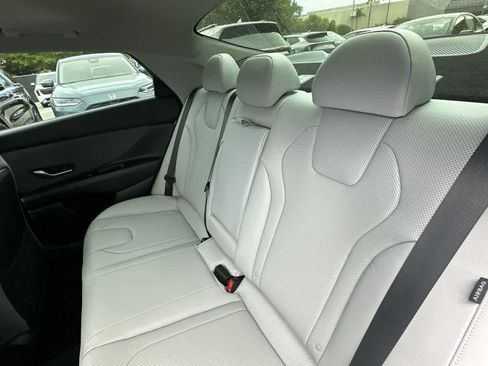 Used 2024 Hyundai Elantra Limited FWD image 15