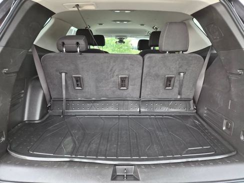 Used 2021 Chevrolet Traverse LT FWD image 12