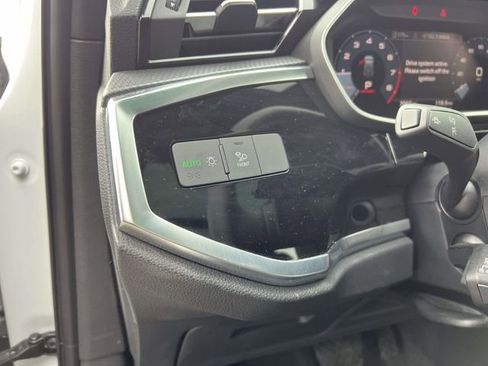 Certified 2025 Audi Q3 2.0T Premium w/ Convenience Package image 18