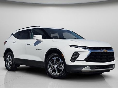 Used 2024 Chevrolet Blazer LT AWD/4WD image 2
