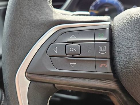 New 2025 Jeep Grand Cherokee Altitude image 12