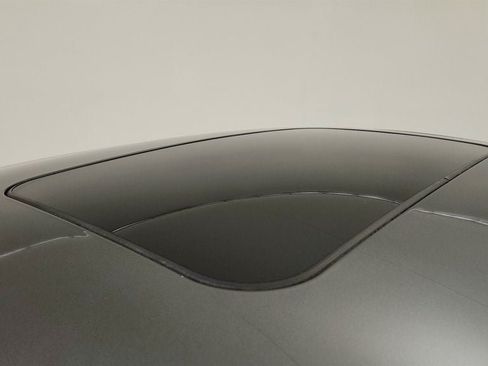 Used 2017 Lincoln MKZ Reserve FWD image 10