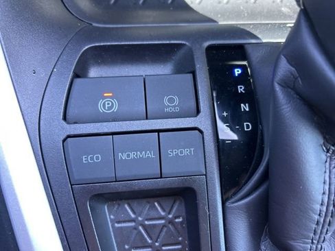 Used 2025 Toyota RAV4 XLE image 19