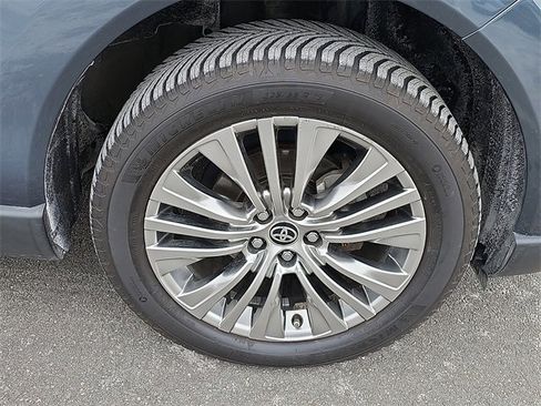 Used 2021 Toyota Venza Limited w/ Advanced Technology Package image 8