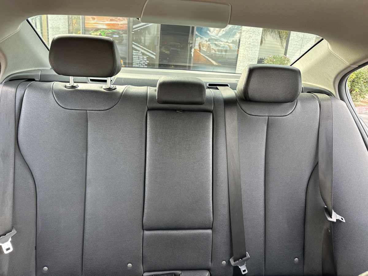 Used 2018 BMW 320i Sedan RWD image 22