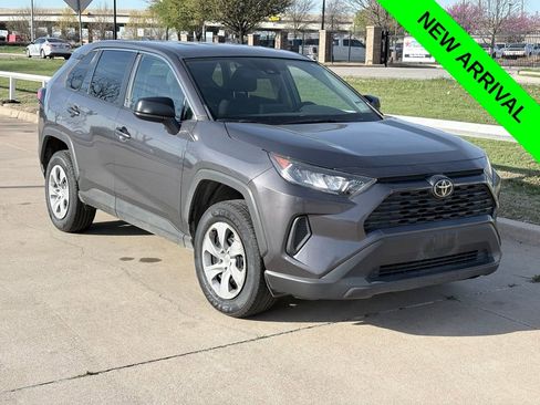 Used 2022 Toyota RAV4 LE image 1