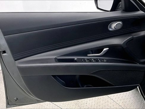 Certified 2024 Hyundai Elantra SE FWD image 18