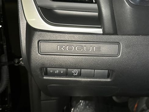 Used 2024 Nissan Rogue S image 20