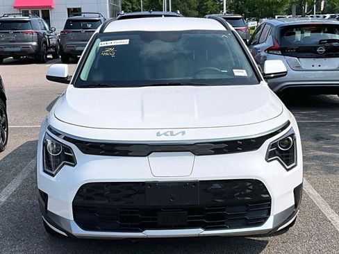 Used 2024 Kia Niro Wind w/ Wind Preserve Package FWD image 2