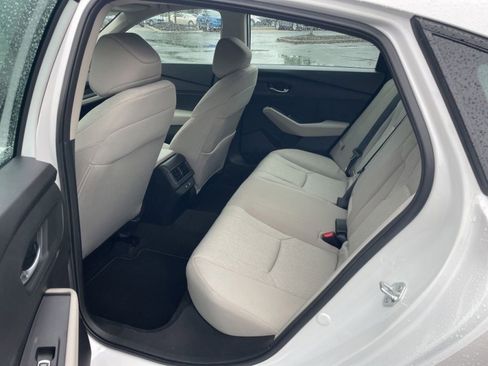 Certified 2025 Honda Accord SE image 9