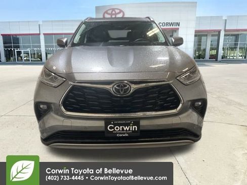 New 2026 Toyota Highlander Platinum image 8