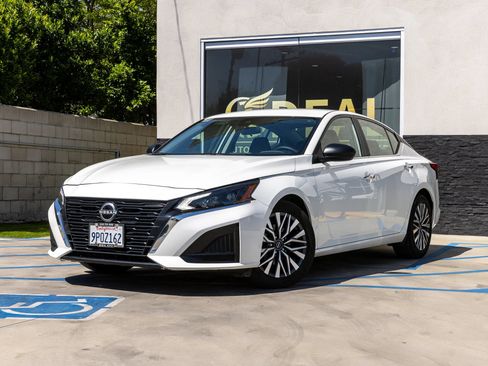 Used 2025 Nissan Altima 2.5 SV FWD image 5