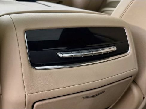 Used 2024 Cadillac Escalade Premium Luxury AWD/4WD image 29