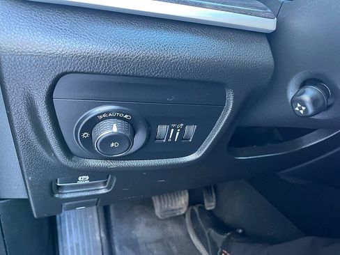 Used 2023 Jeep Grand Cherokee Limited w/ Luxury Tech Group II image 30