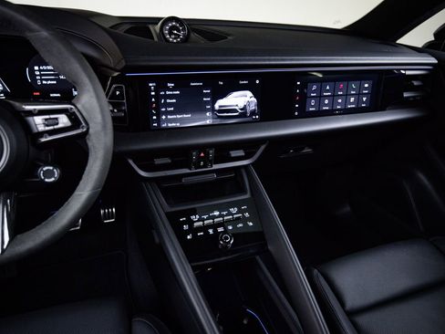Certified 2025 Porsche Macan Turbo Electric AWD/4WD image 20
