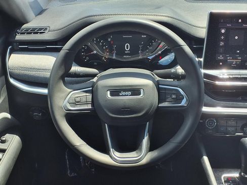 Used 2024 Jeep Compass Latitude AWD/4WD image 12