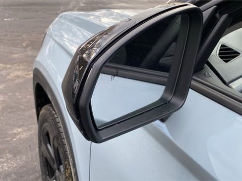 New 2026 Volkswagen Taos SE image 21