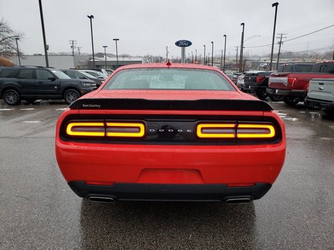 Used 2019 Dodge Challenger SXT image 6