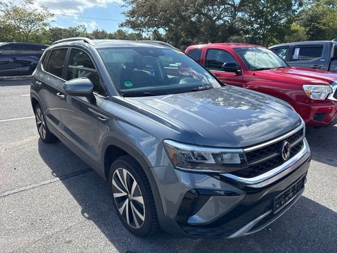 Used 2022 Volkswagen Taos SE w/ IQ.Drive SE Package FWD image 2