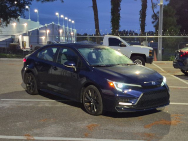 Used 2024 Toyota Corolla SE w/ SE Premium Package FWD image 3