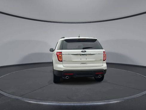 Used 2015 Ford Explorer XLT w/ Equipment Group 202A image 7