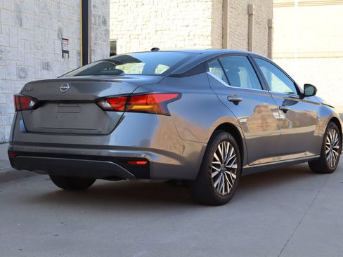 Used 2026 Nissan Altima 2.5 SV FWD image 3