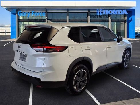 Used 2025 Nissan Rogue SV FWD image 2