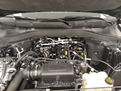 Used 2023 Ford Explorer XLT AWD/4WD image 30