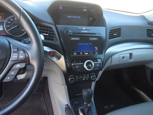 Used 2017 Acura ILX w/ Premium Package image 16