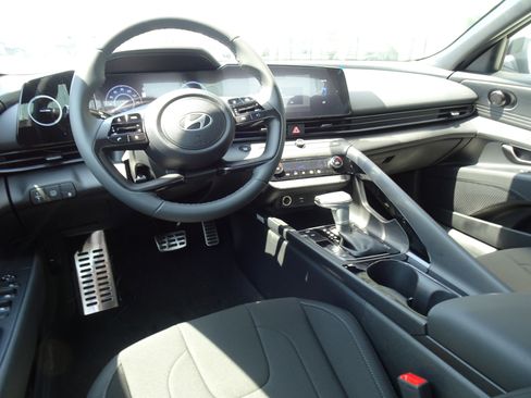 New 2025 Hyundai Elantra SEL FWD image 12