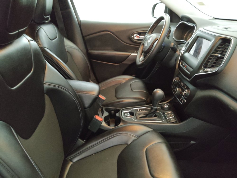Used 2019 Jeep Cherokee Latitude Plus w/ Cold Weather Group AWD/4WD image 21