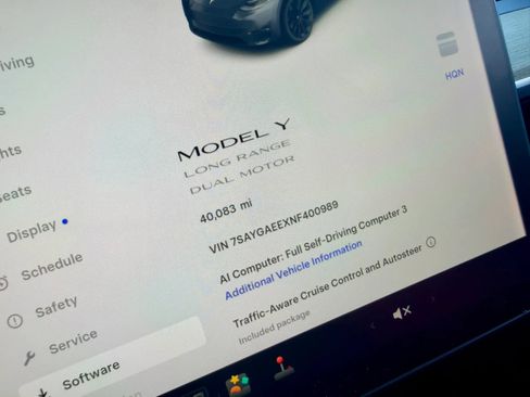 Used 2022 Tesla Model Y Long Range AWD/4WD image 42