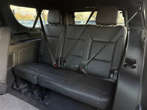 Used 2025 Chevrolet Suburban Z71 image 44
