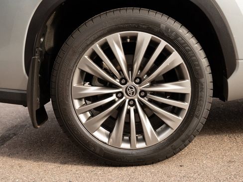 Used 2021 Toyota Highlander Platinum image 7