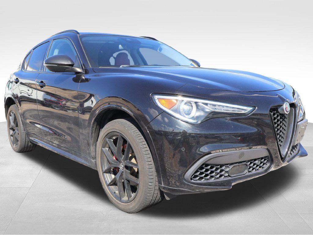 Used 2020 Alfa Romeo Stelvio Ti w/ Nero Edizione AWD/4WD image 11