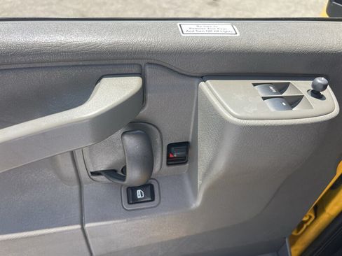 Used 2021 GMC Savana 3500 Extended w/ Power Convenience Package RWD image 17