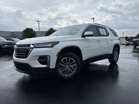 Used 2023 Chevrolet Traverse LT FWD image 1