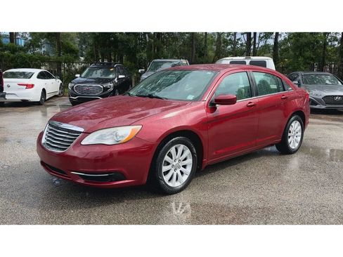 Used 2013 Chrysler 200 Touring FWD image 4