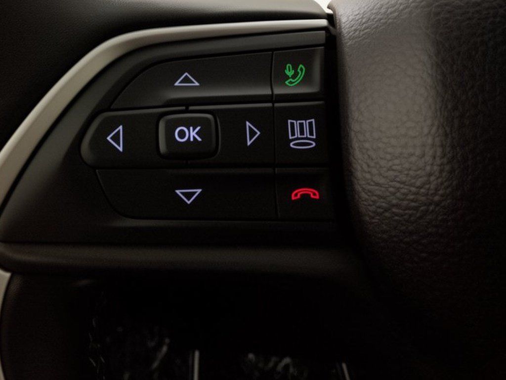 Used 2022 Jeep Grand Cherokee L Limited AWD/4WD image 18