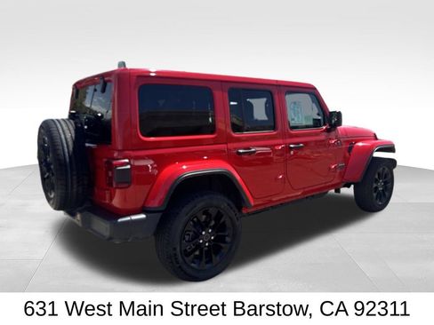 Used 2025 Jeep Wrangler Unlimited Sahara w/ Safety Group AWD/4WD image 4