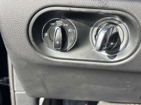 Used 2021 Porsche Macan w/ Driver Memory Package image 29