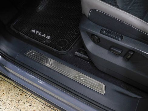 Used 2020 Volkswagen Atlas Cross Sport SEL Premium R-Line image 29