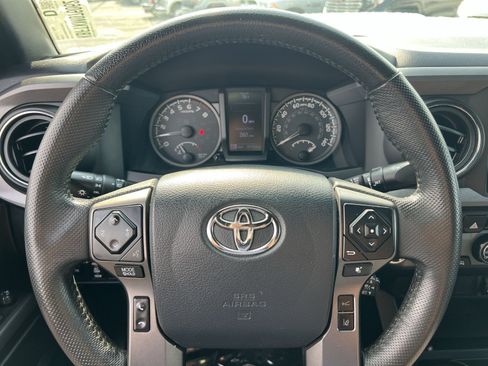 Used 2019 Toyota Tacoma TRD Sport AWD/4WD image 16