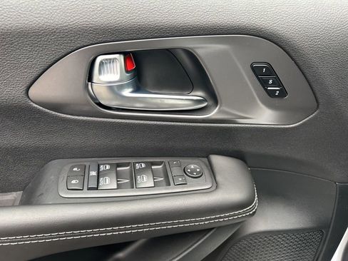 New 2026 Chrysler Pacifica Select image 16