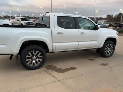 Used 2023 Toyota Tacoma Limited image 9