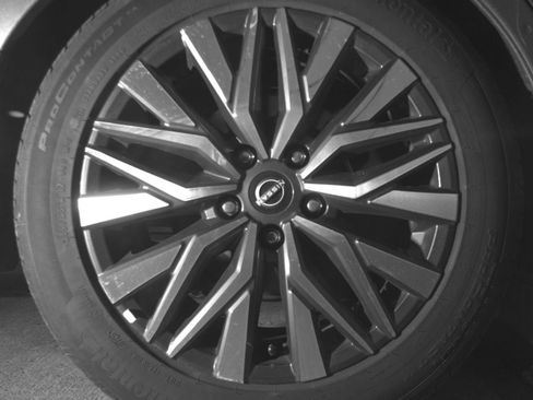 Used 2025 Nissan Altima 2.5 SV FWD image 15