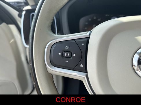 Used 2021 Volvo XC60 T6 Momentum AWD/4WD image 16