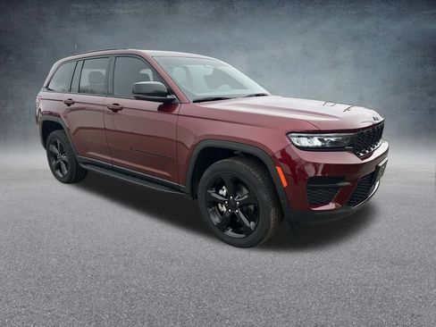 Used 2023 Jeep Grand Cherokee Altitude image 9