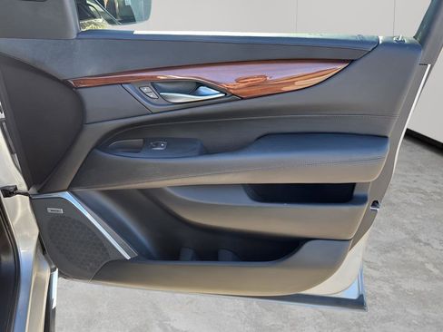 Used 2016 Cadillac Escalade Premium image 13